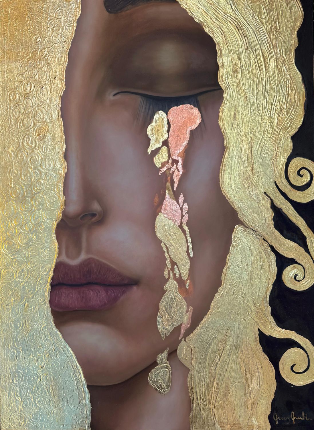 Obra de Gabriela Ruíz: rostro con lágrimas de hoja de oro